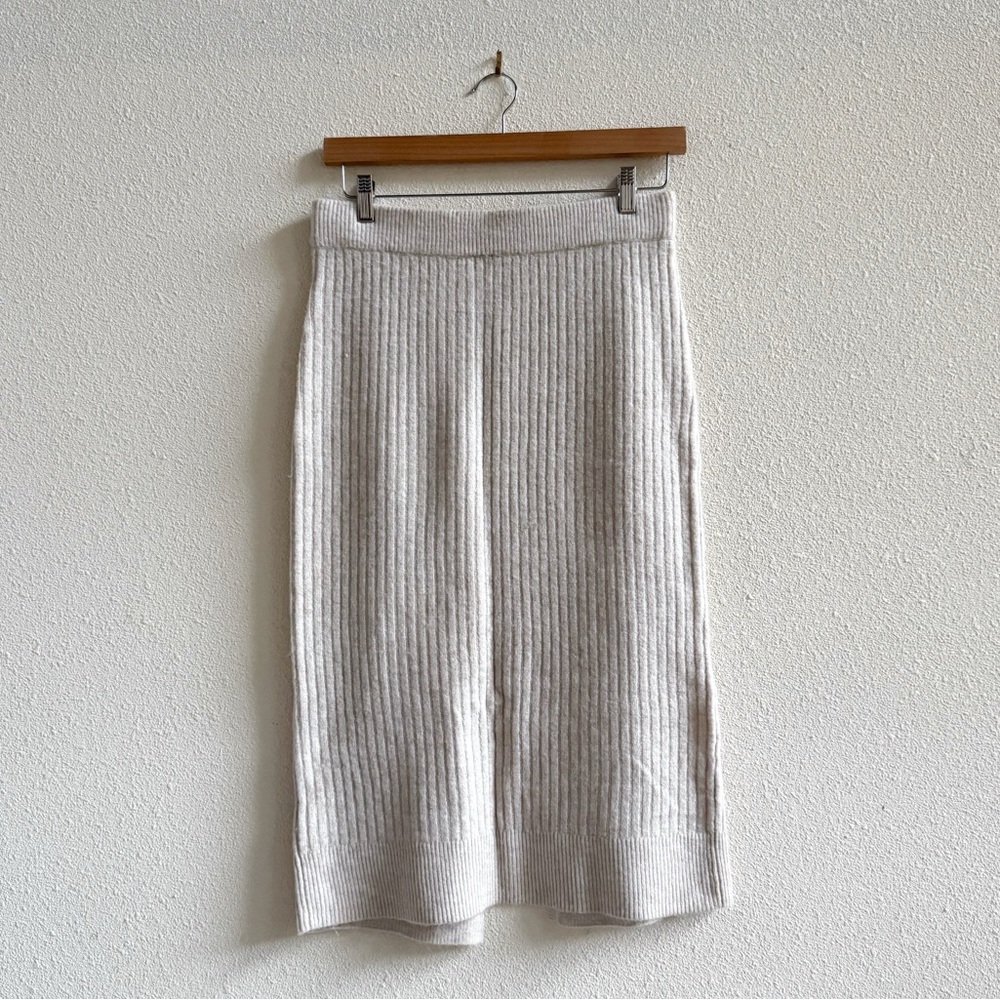 H&M Ribbed Knit Midi Skirt Womens Medium Beige Excellent Wool Blend Back Slit